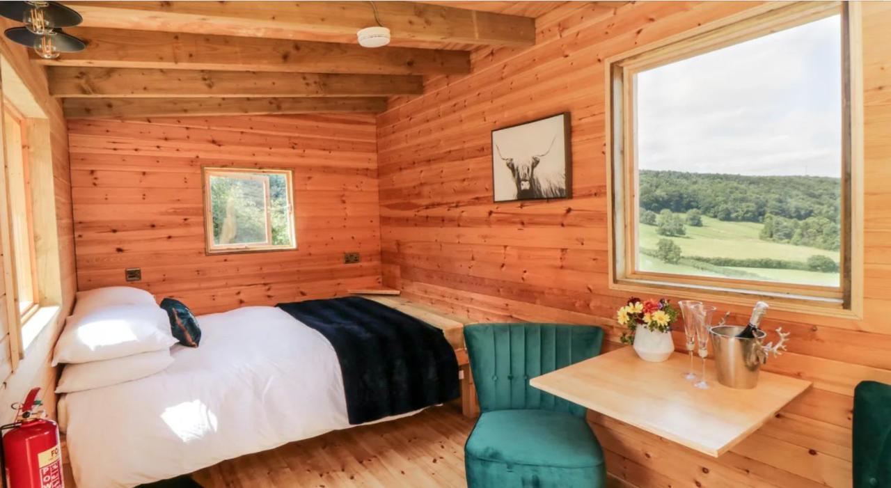 Shepherds Hut By Stepney Stays Скарбъро Екстериор снимка